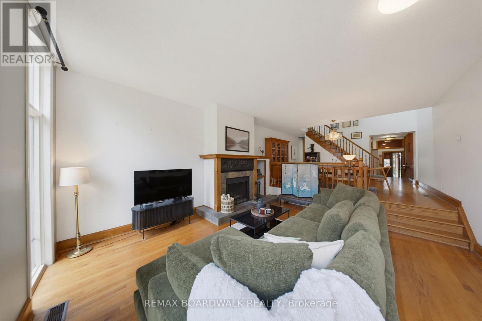 3 Bed, 3 Bath House for Sale in Ottawa – B – 595 BESSERER STREET, Ottawa – MLS# X13442432 - Image 17