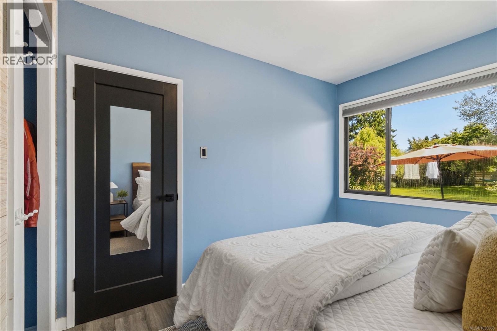 1735 Newton St - 33