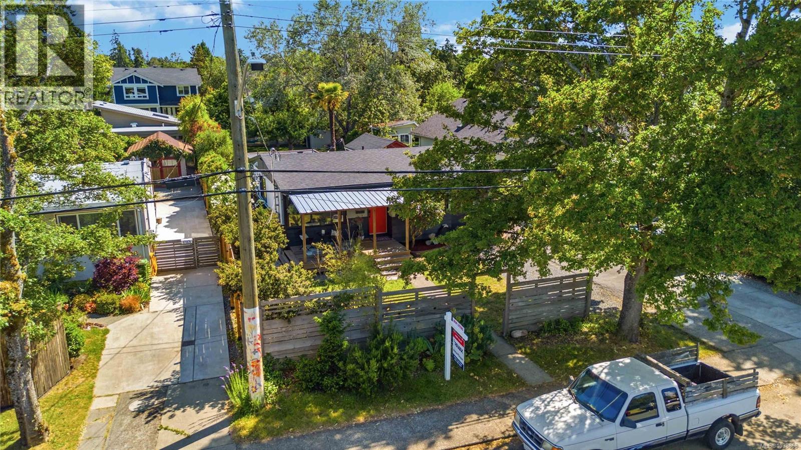 1735 Newton St - 51