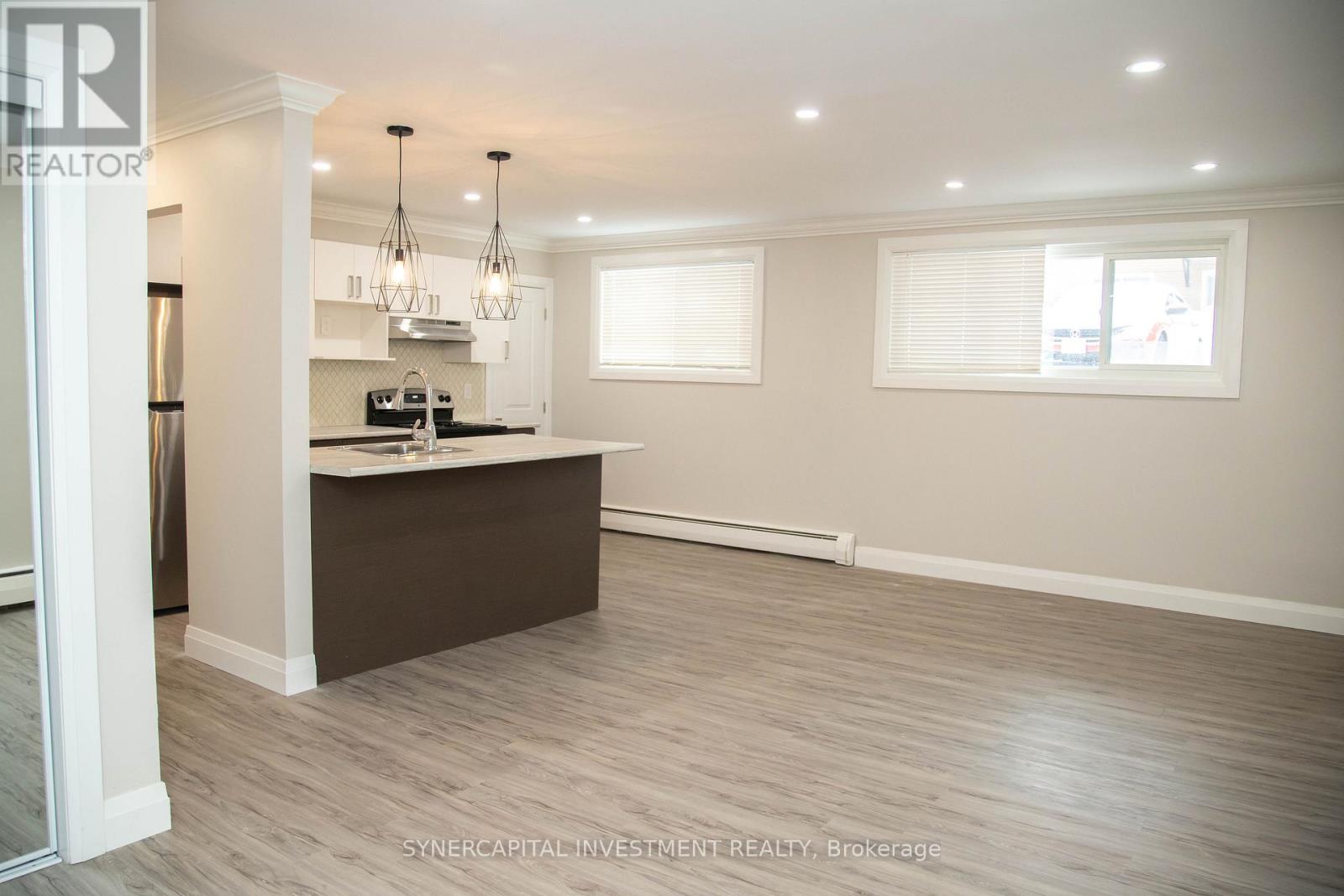 125 - 145 - 165 - 185 CATHERINE STREET - 32