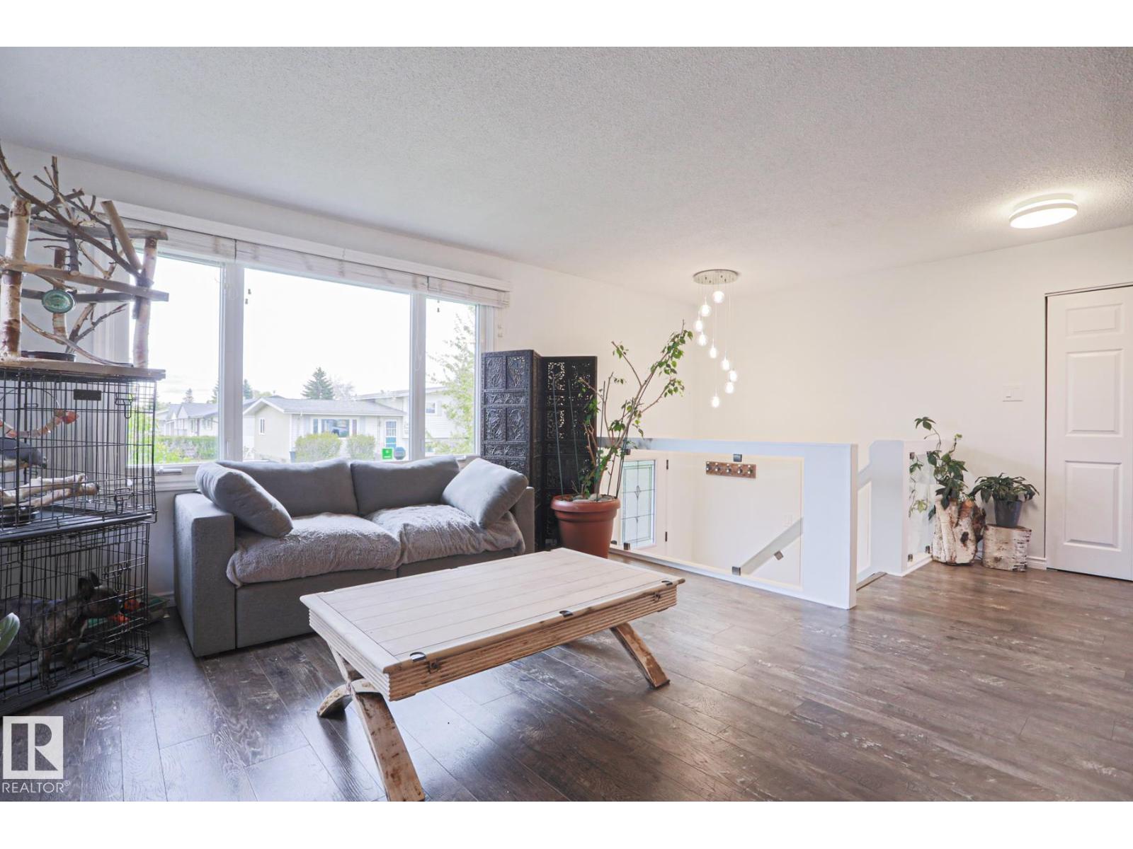9828 169 ST NW - 4