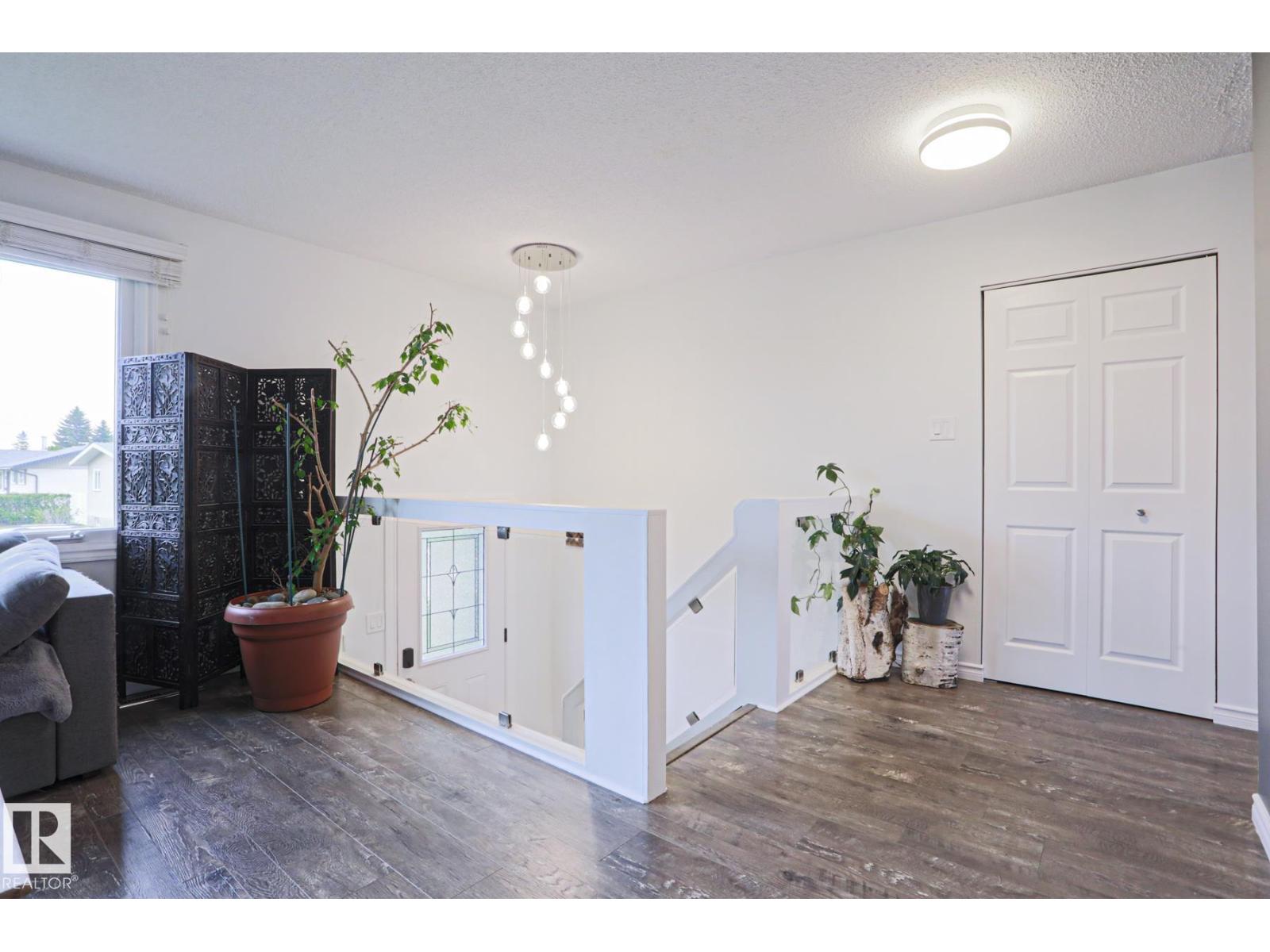 9828 169 ST NW - 18