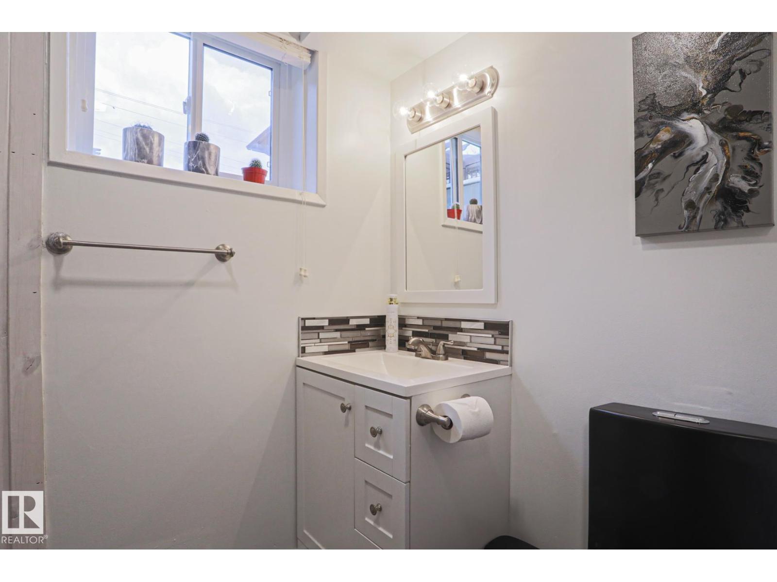 9828 169 ST NW - 35