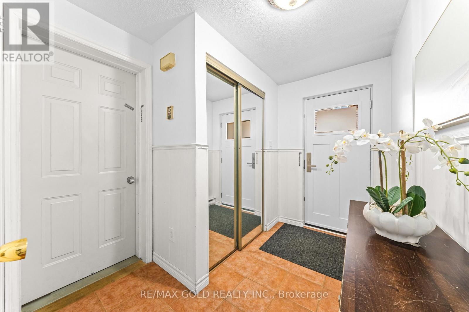10 DARRAS COURT - 12
