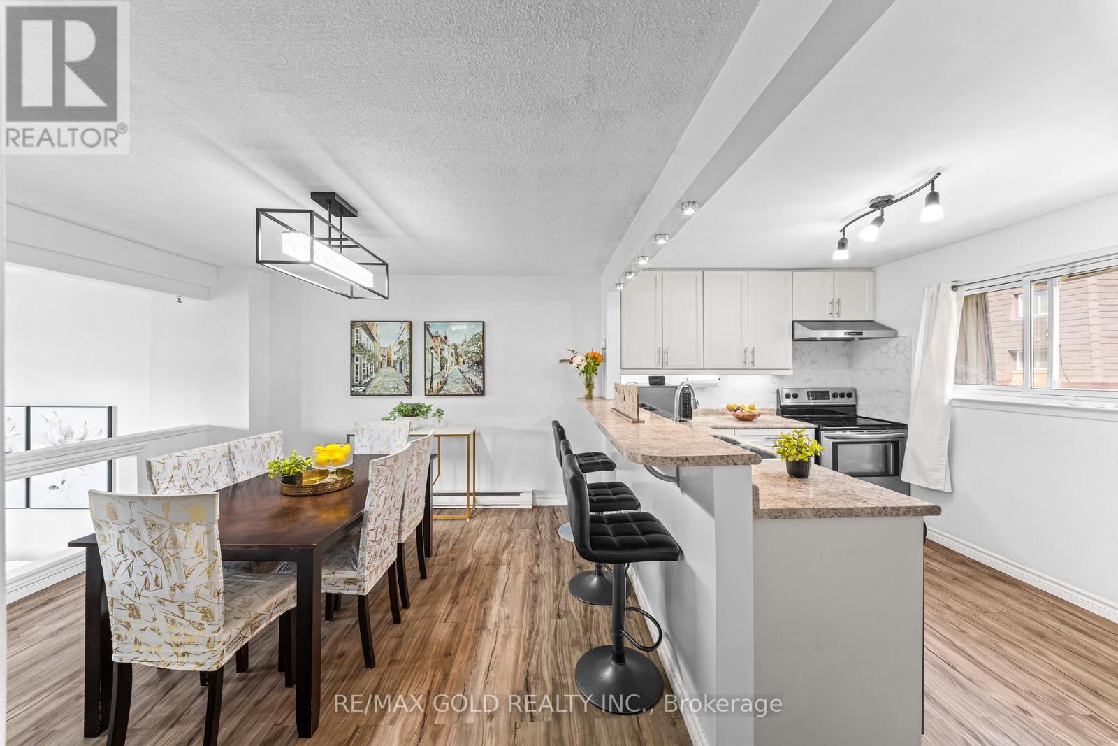 10 DARRAS COURT - 18