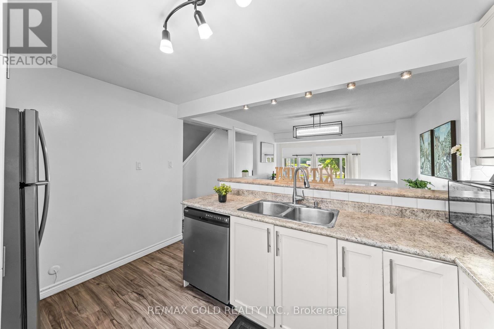 10 DARRAS COURT - 23