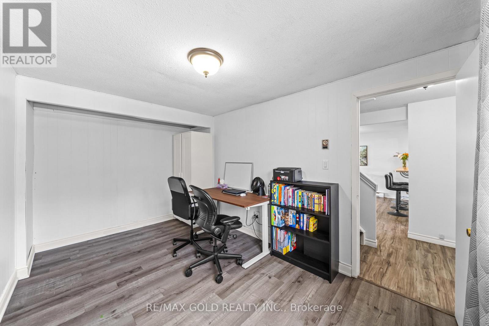 10 DARRAS COURT - 24