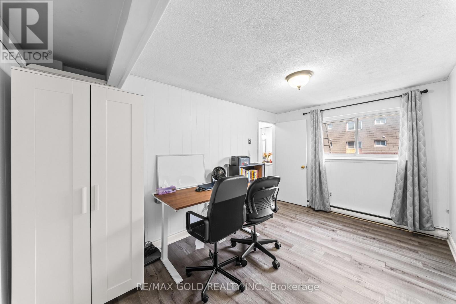 10 DARRAS COURT - 25