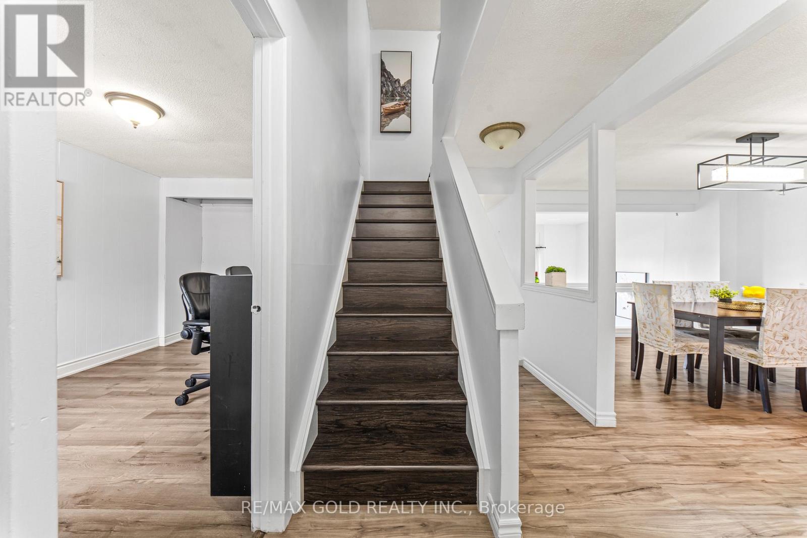 10 DARRAS COURT - 27