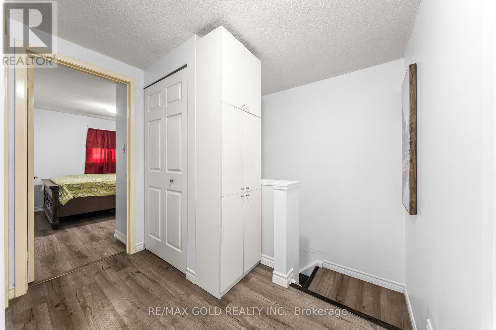 10 DARRAS COURT - 28