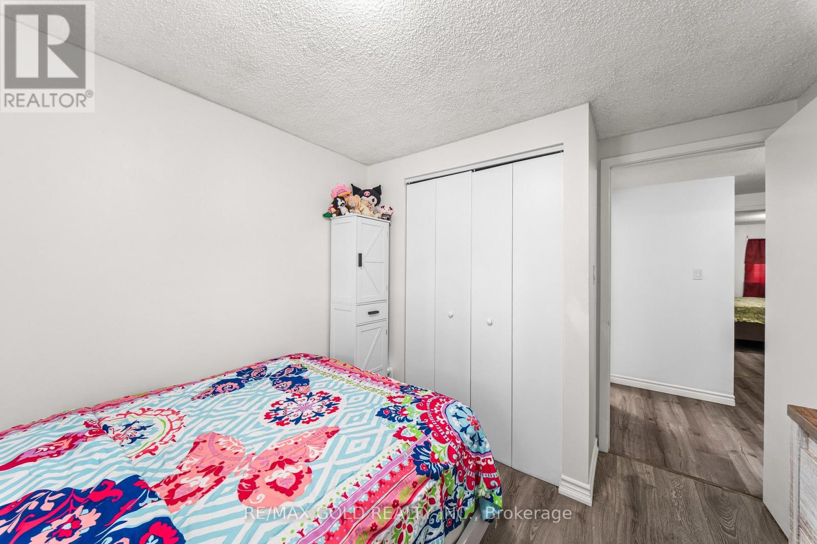 10 DARRAS COURT - 32