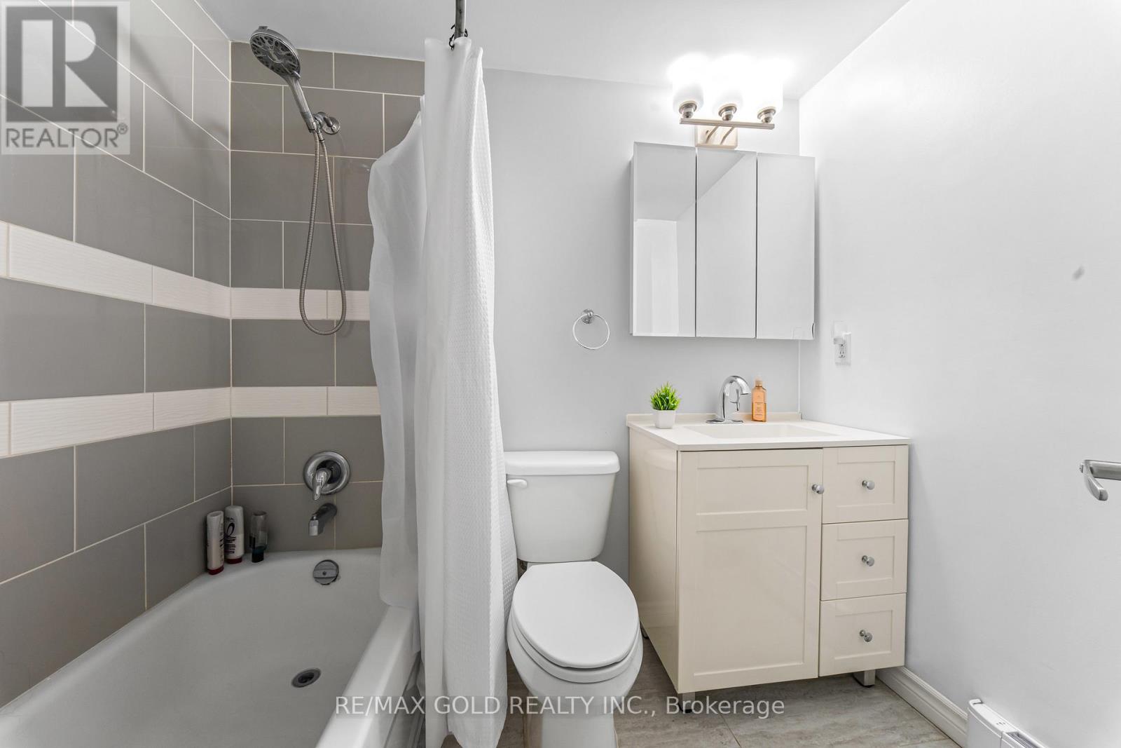 10 DARRAS COURT - 33
