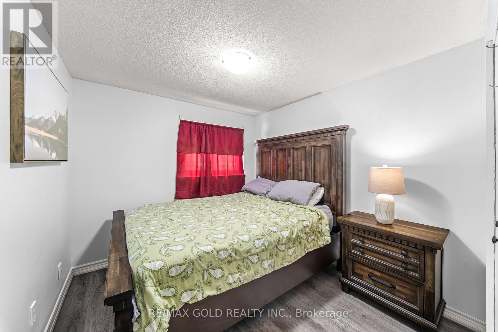 10 DARRAS COURT - 34
