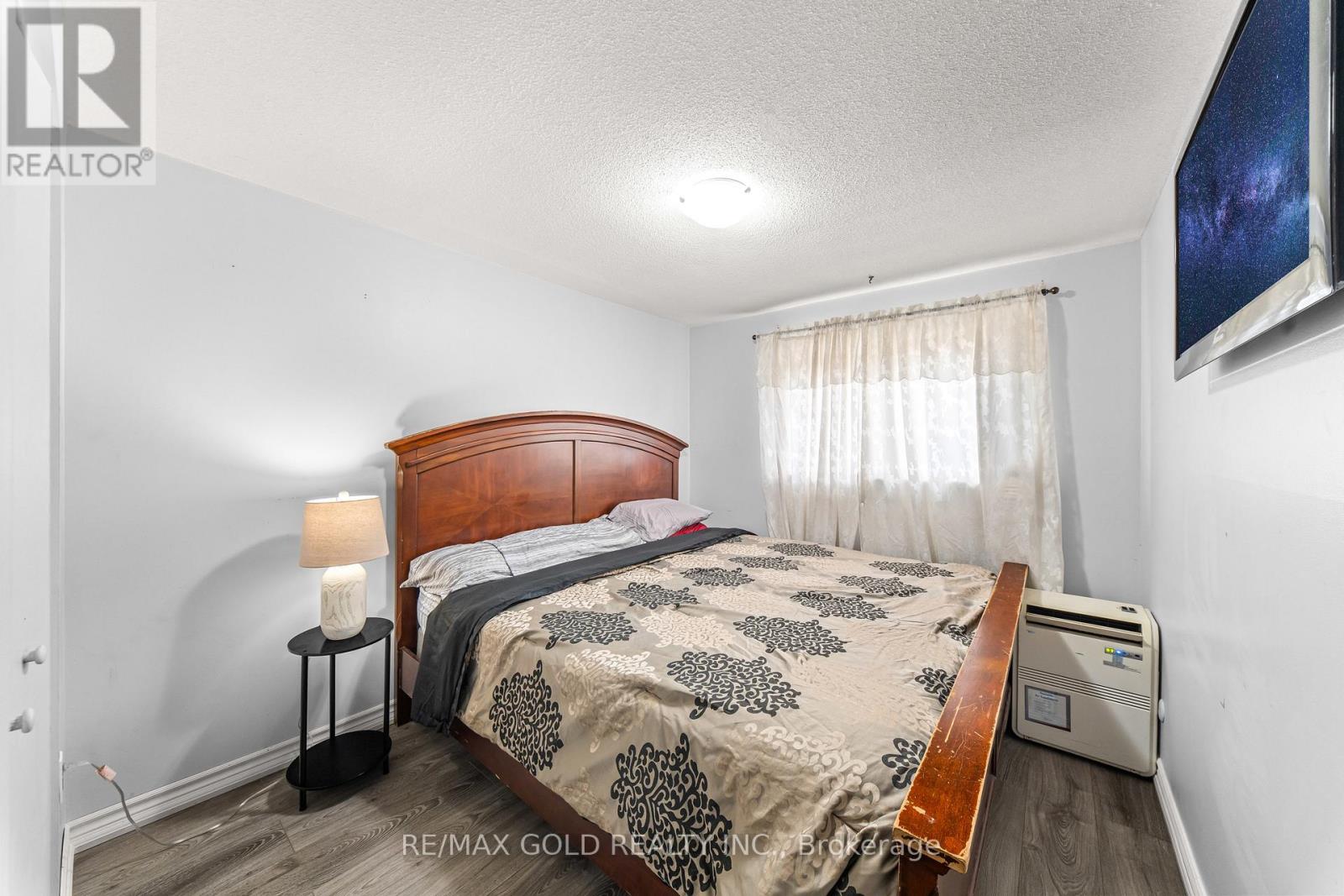 10 DARRAS COURT - 36