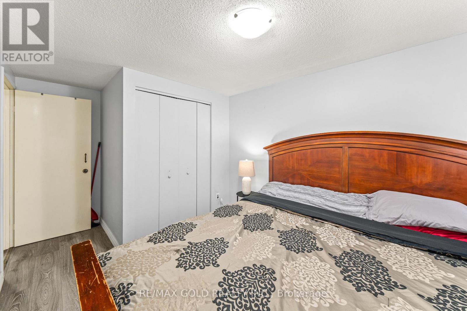 10 DARRAS COURT - 37