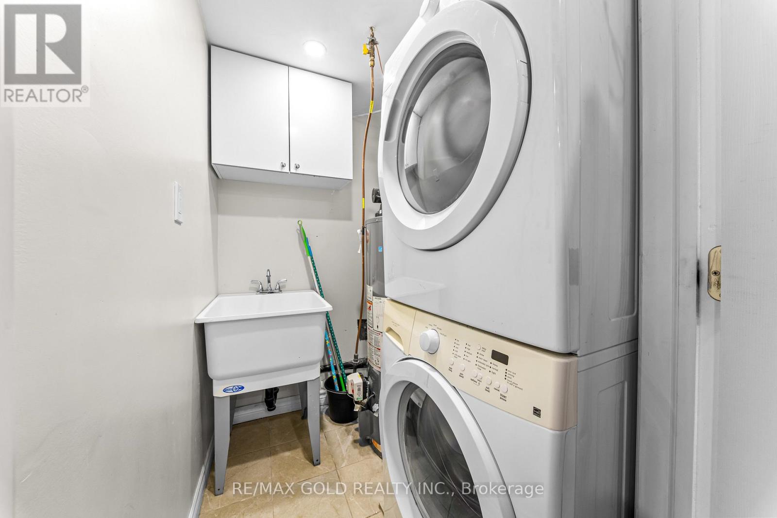 10 DARRAS COURT - 41