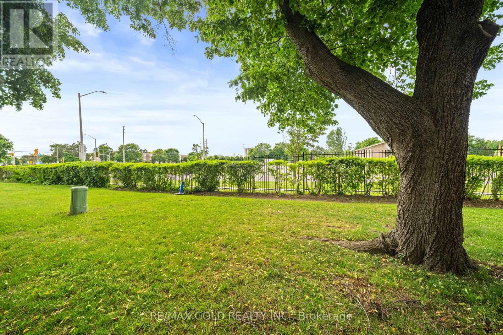 10 DARRAS COURT - 43