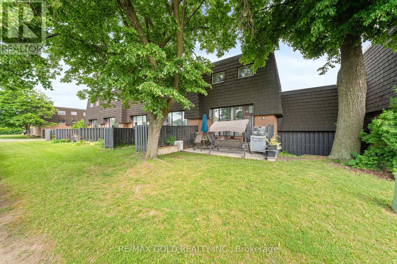 10 DARRAS COURT - 44