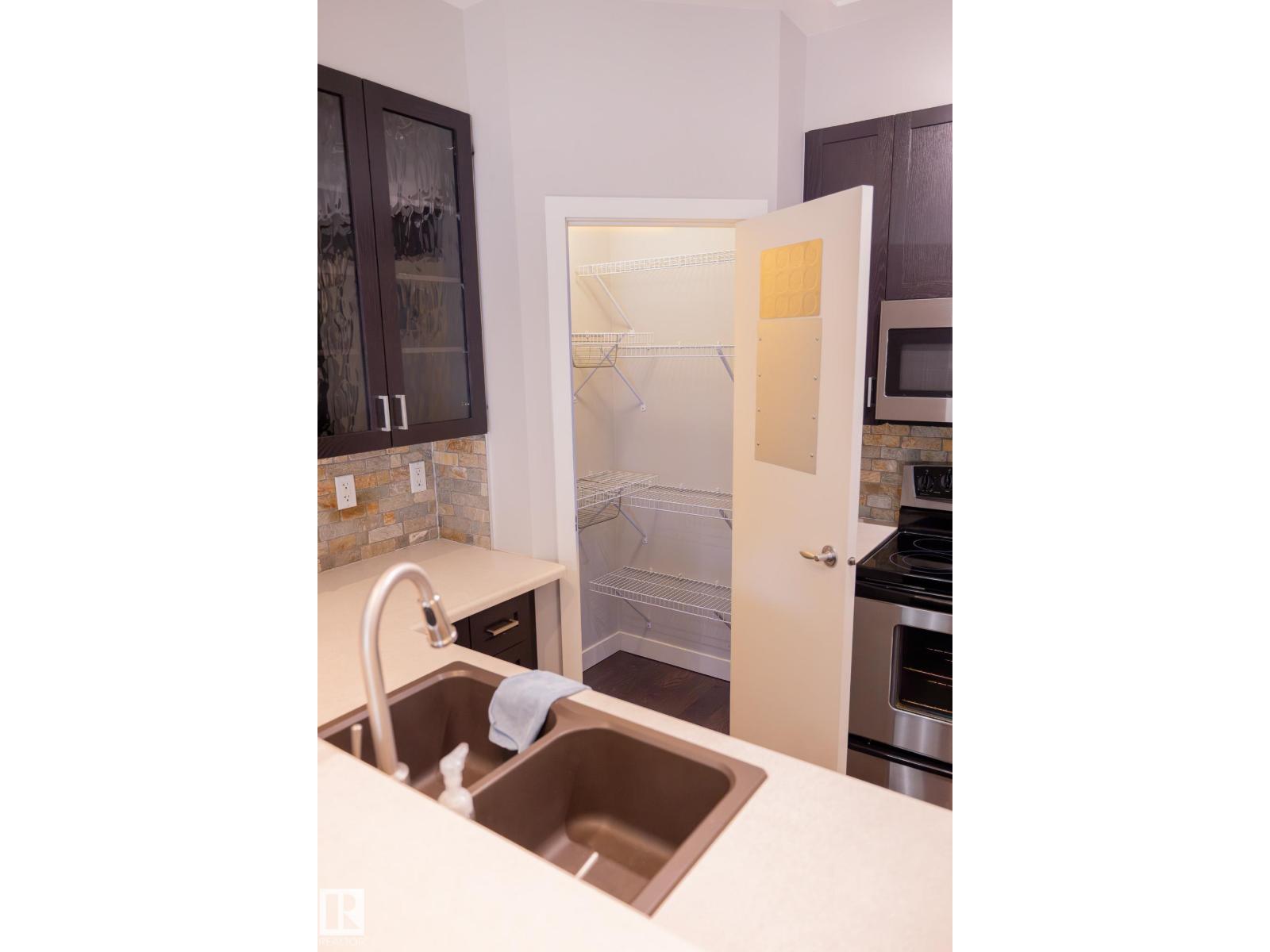 #207 9750 94 ST NW - 16