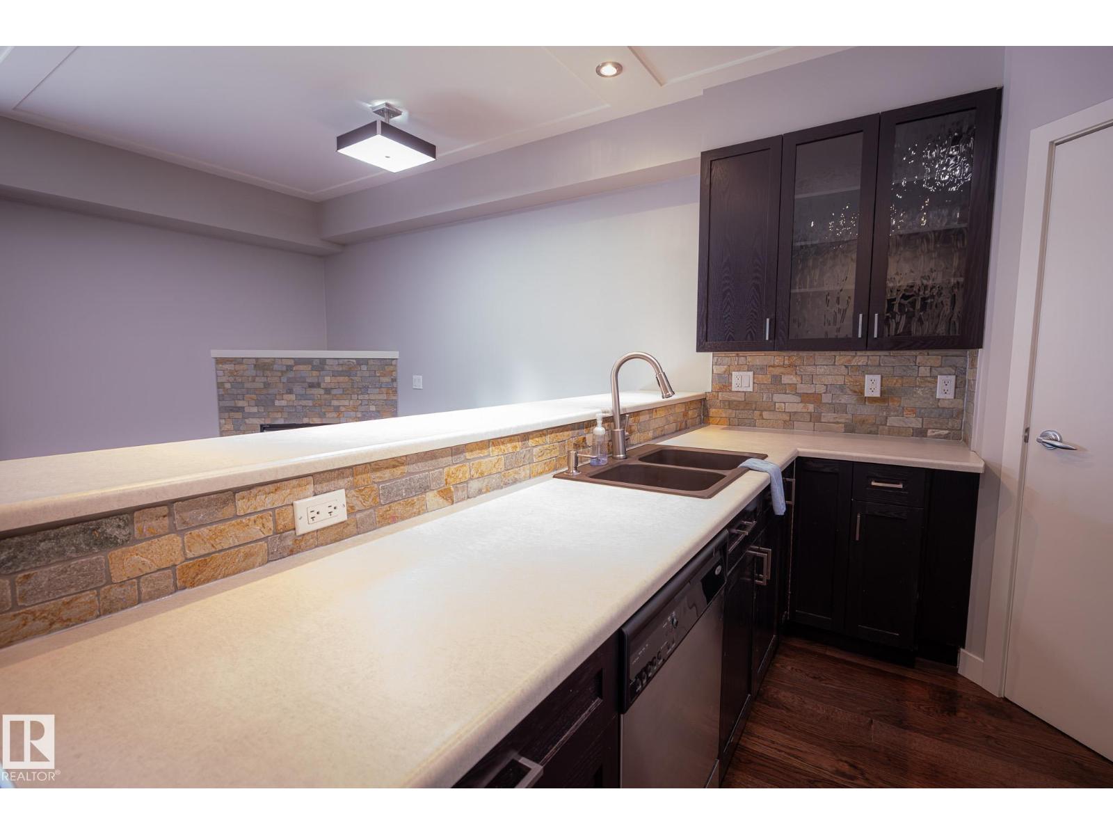 #207 9750 94 ST NW - 18