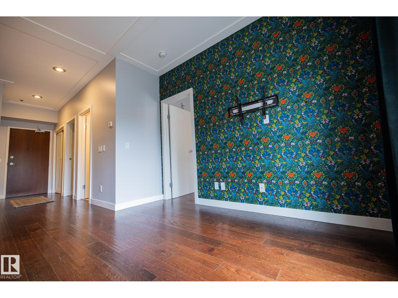 #207 9750 94 ST NW - 8