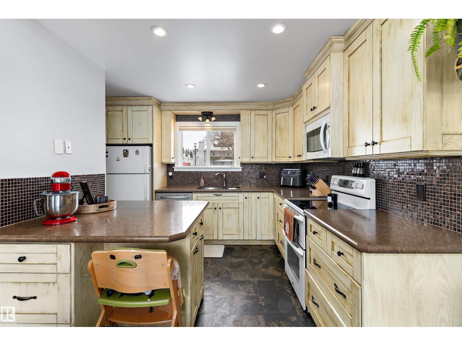 #9 4403 RIVERBEND RD NW - 6