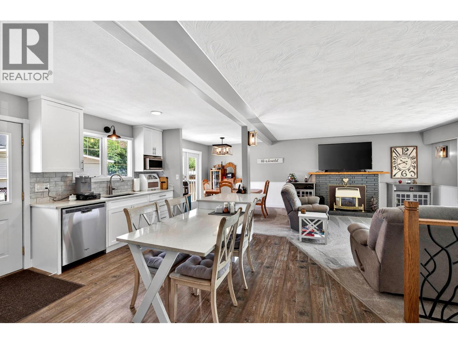932 RENFREW Avenue - 4