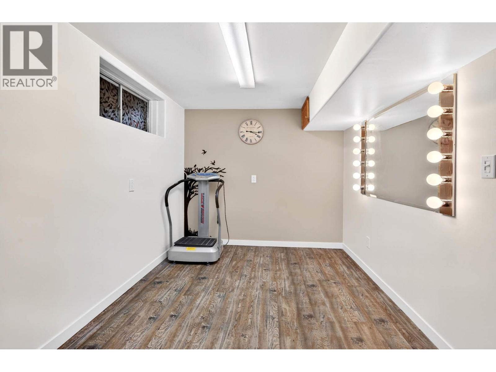 932 RENFREW Avenue - 33
