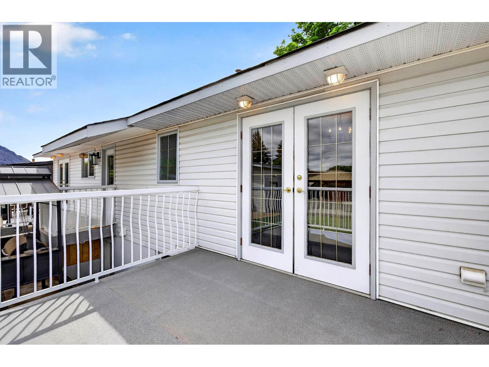 932 RENFREW Avenue - 40