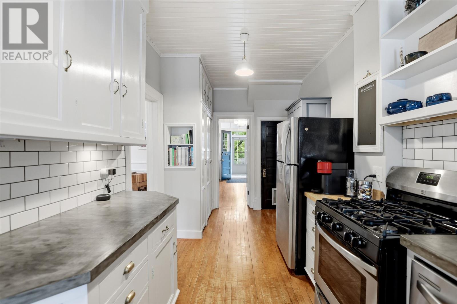 36 Herrick ST - 18