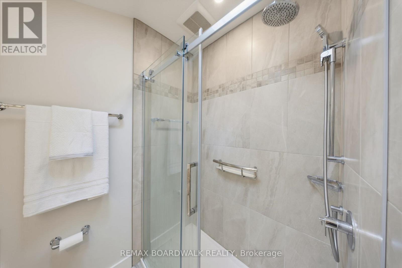 3 Bed, 3 Bath House for Sale in Ottawa – B – 595 BESSERER STREET, Ottawa – MLS# X13442432 - Image 41
