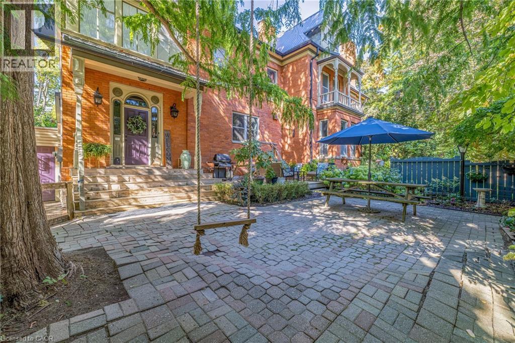 105 VANSITTART Avenue - 2