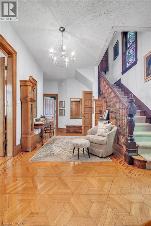 105 VANSITTART Avenue - 27