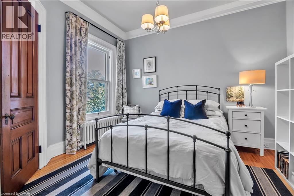 105 VANSITTART Avenue - 36