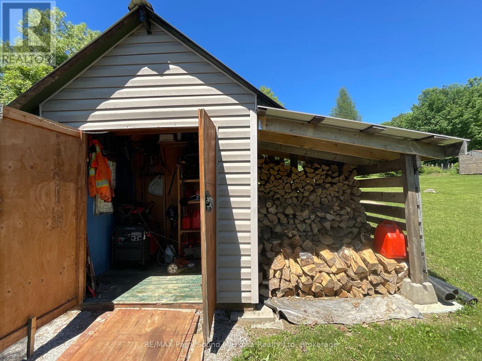 135 DANIEL DRIVE - 19