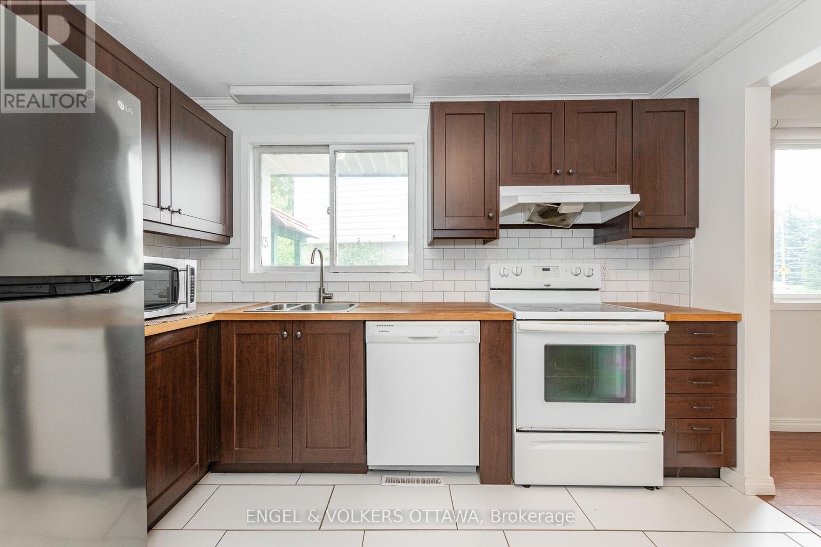 75 WOODFIELD DRIVE - 3
