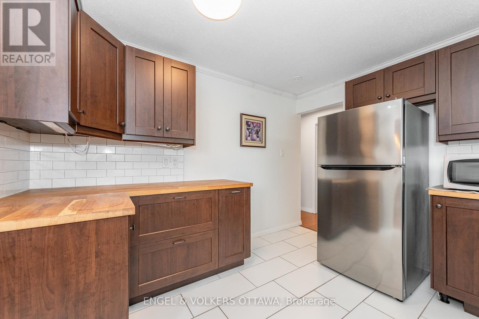 75 WOODFIELD DRIVE - 5