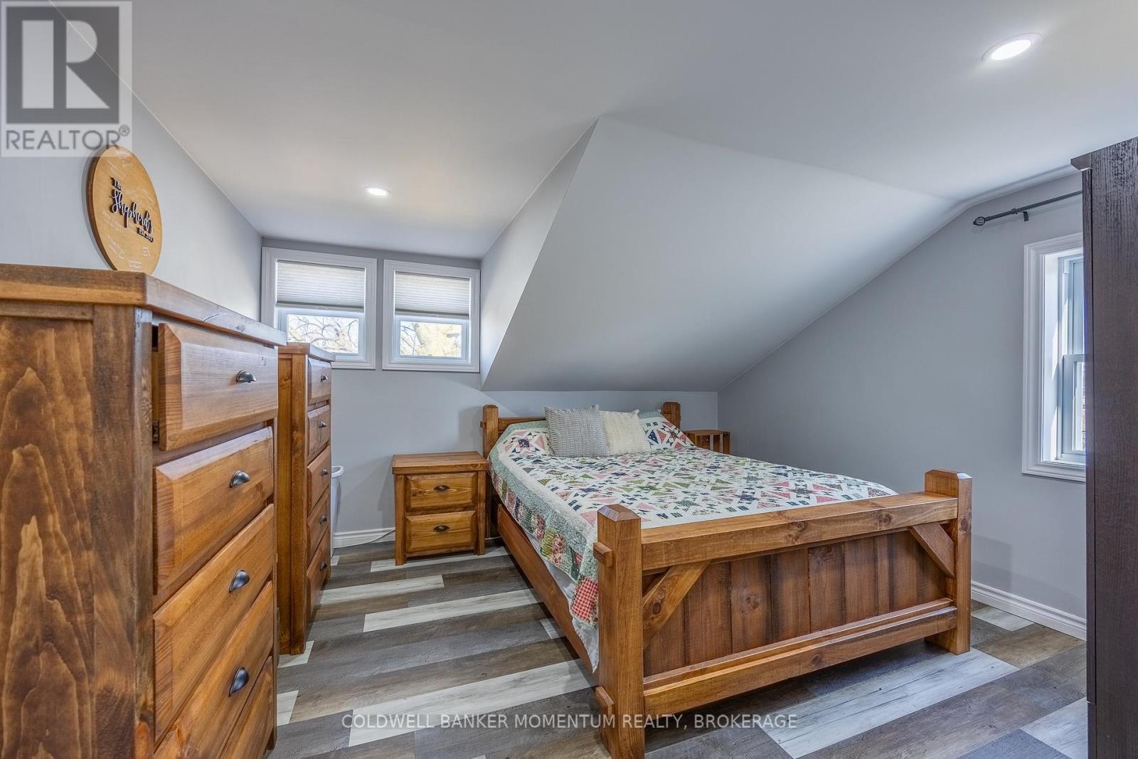 100 QUEEN STREET E - 26