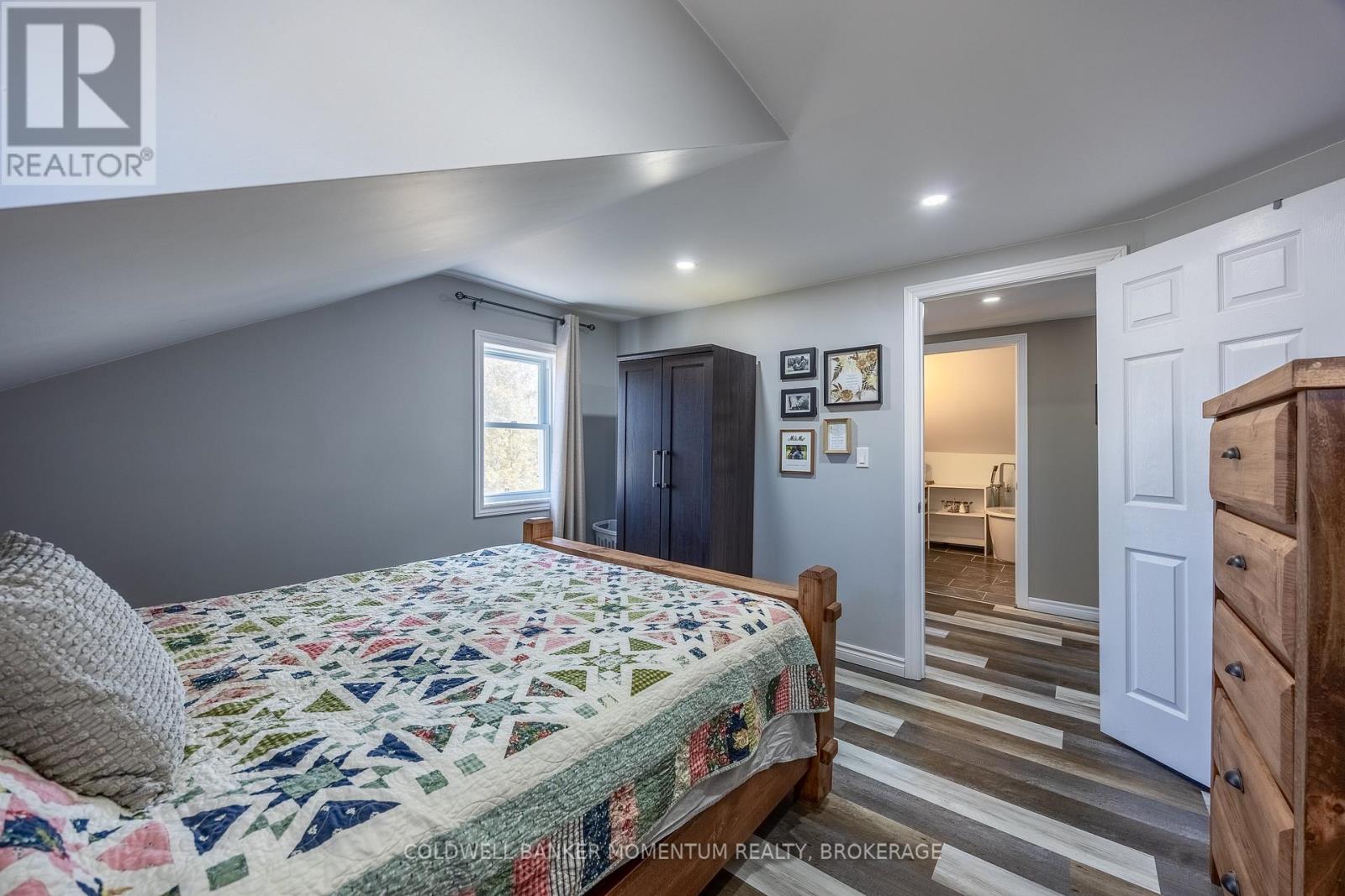 100 QUEEN STREET E - 27
