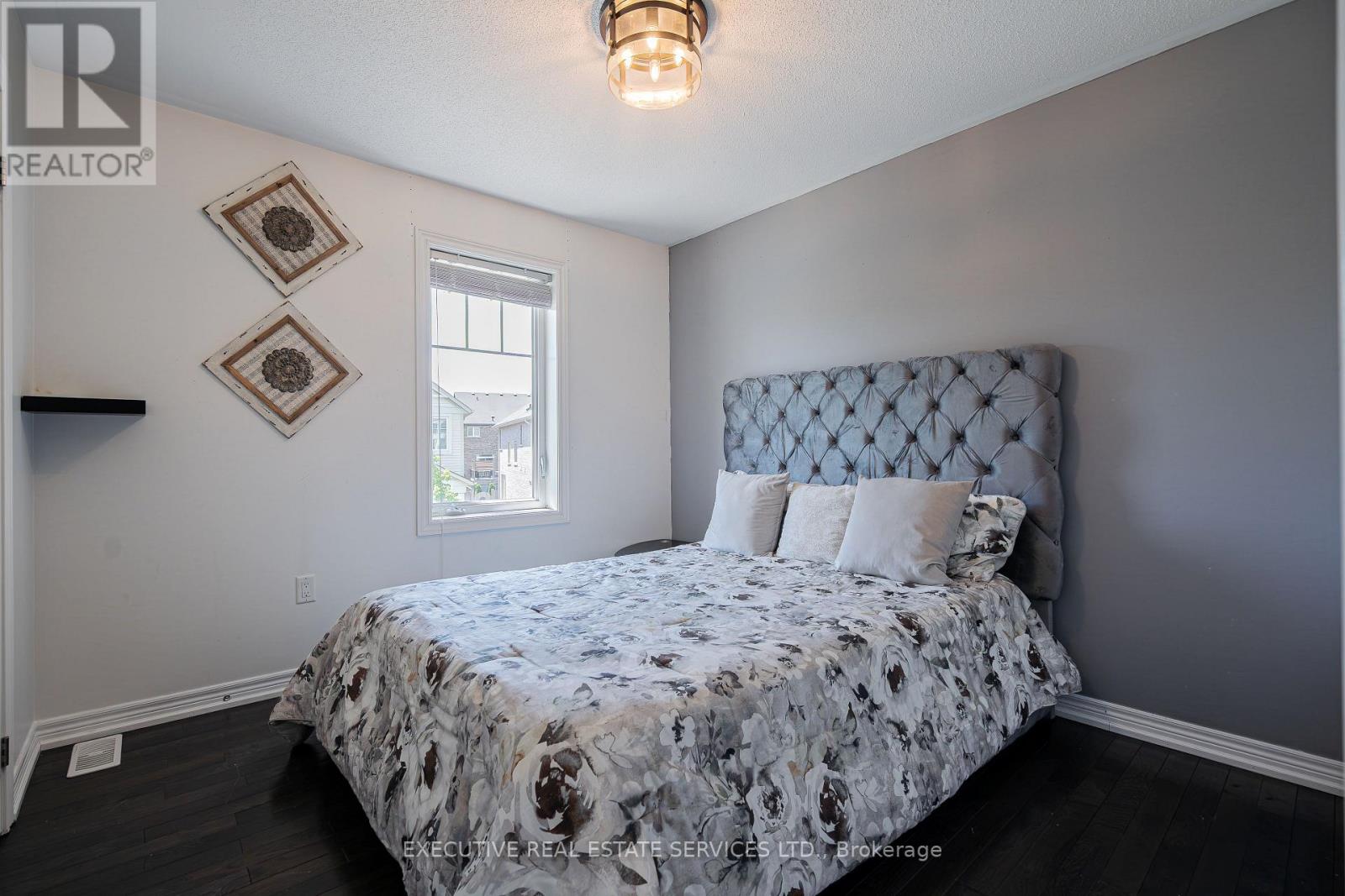 2 NECTARLANE AVENUE - 11