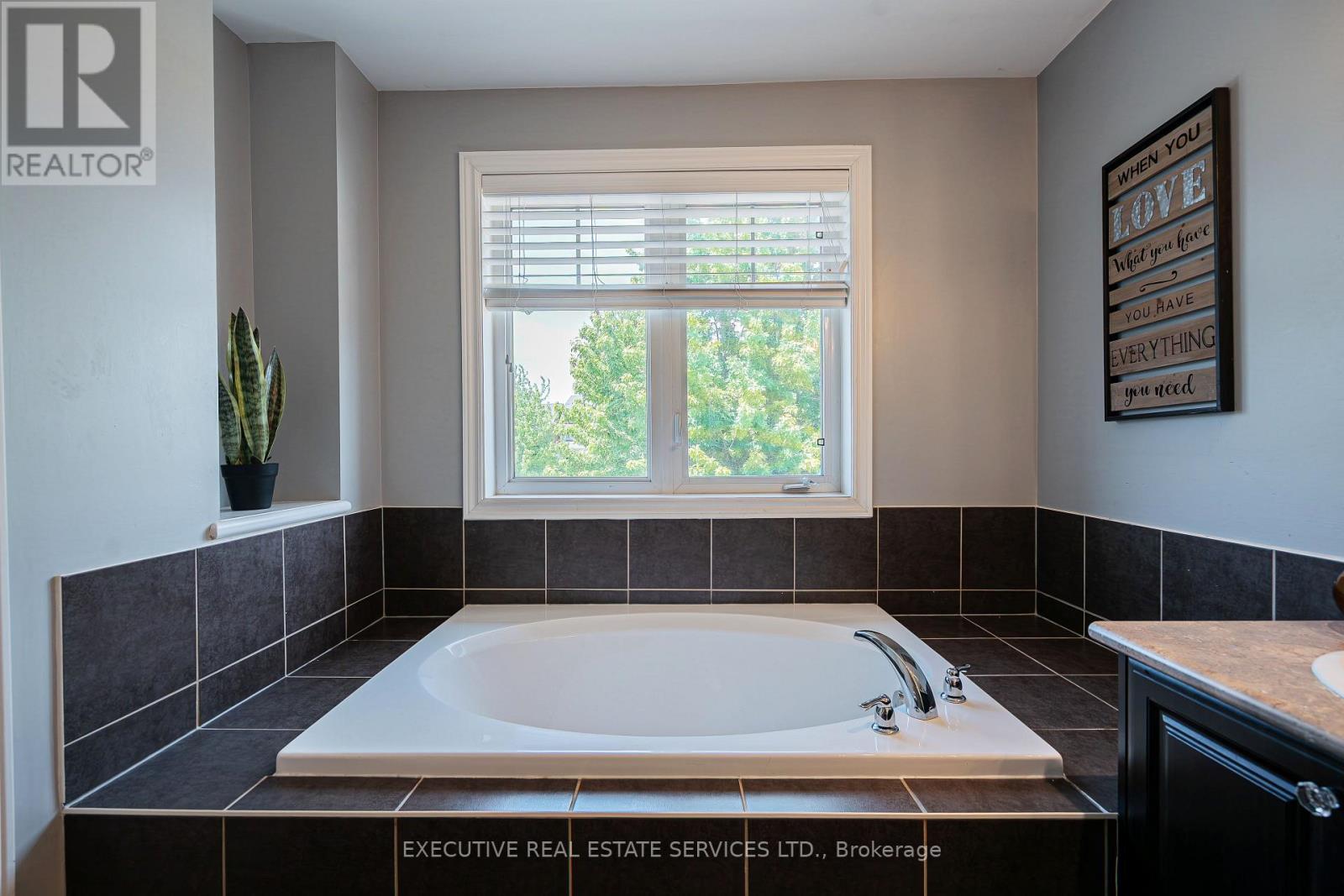 2 NECTARLANE AVENUE - 20