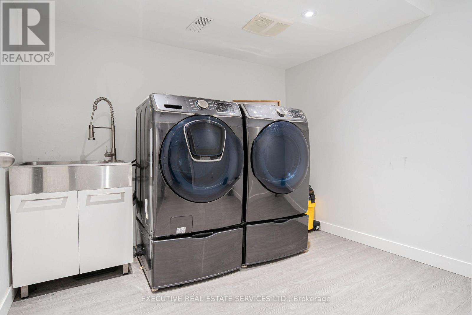 2 NECTARLANE AVENUE - 24