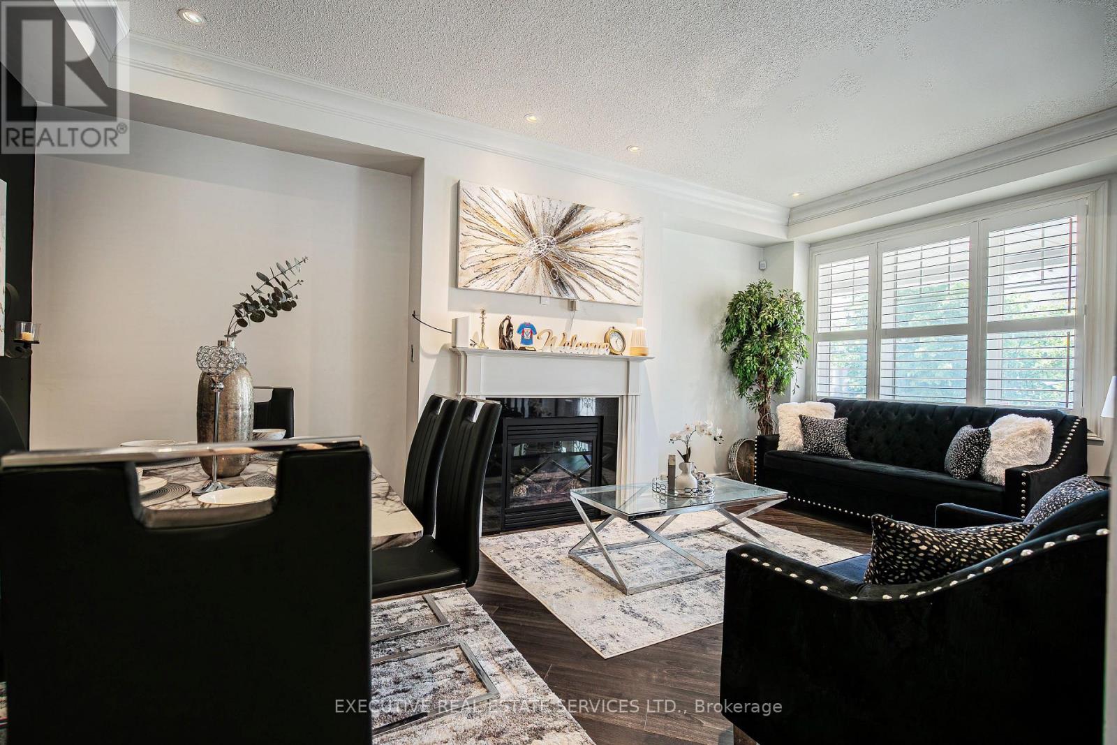 2 NECTARLANE AVENUE - 4