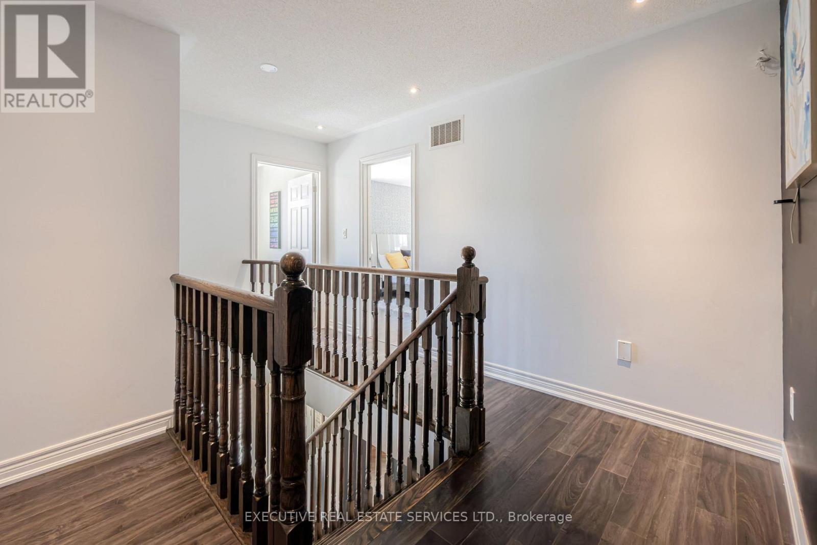2 NECTARLANE AVENUE - 21