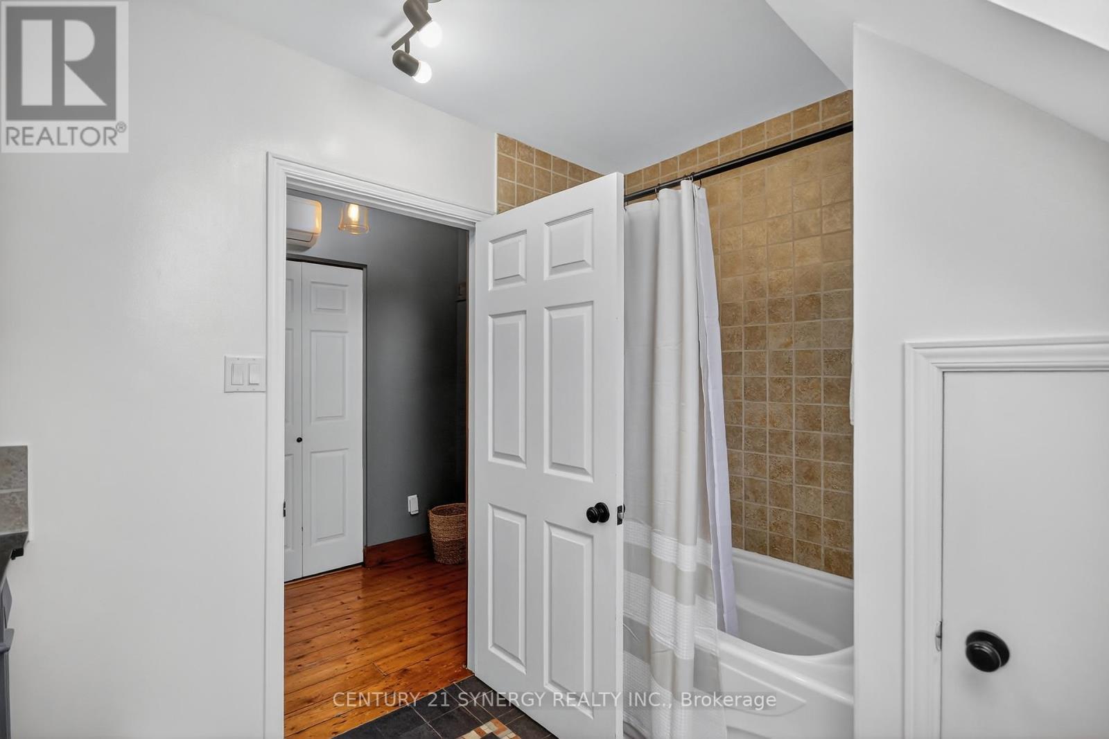 103 QUEEN CHARLOTTE STREET - 24