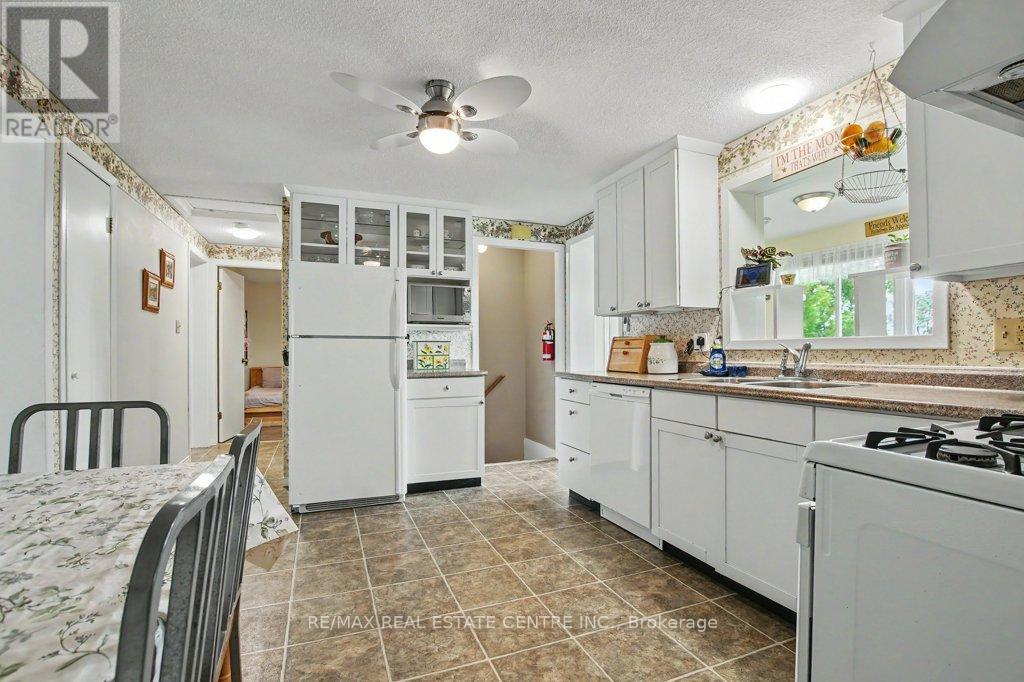 51 SCHADE STREET - 13