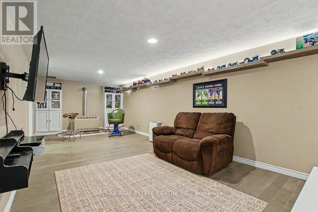 51 SCHADE STREET - 26