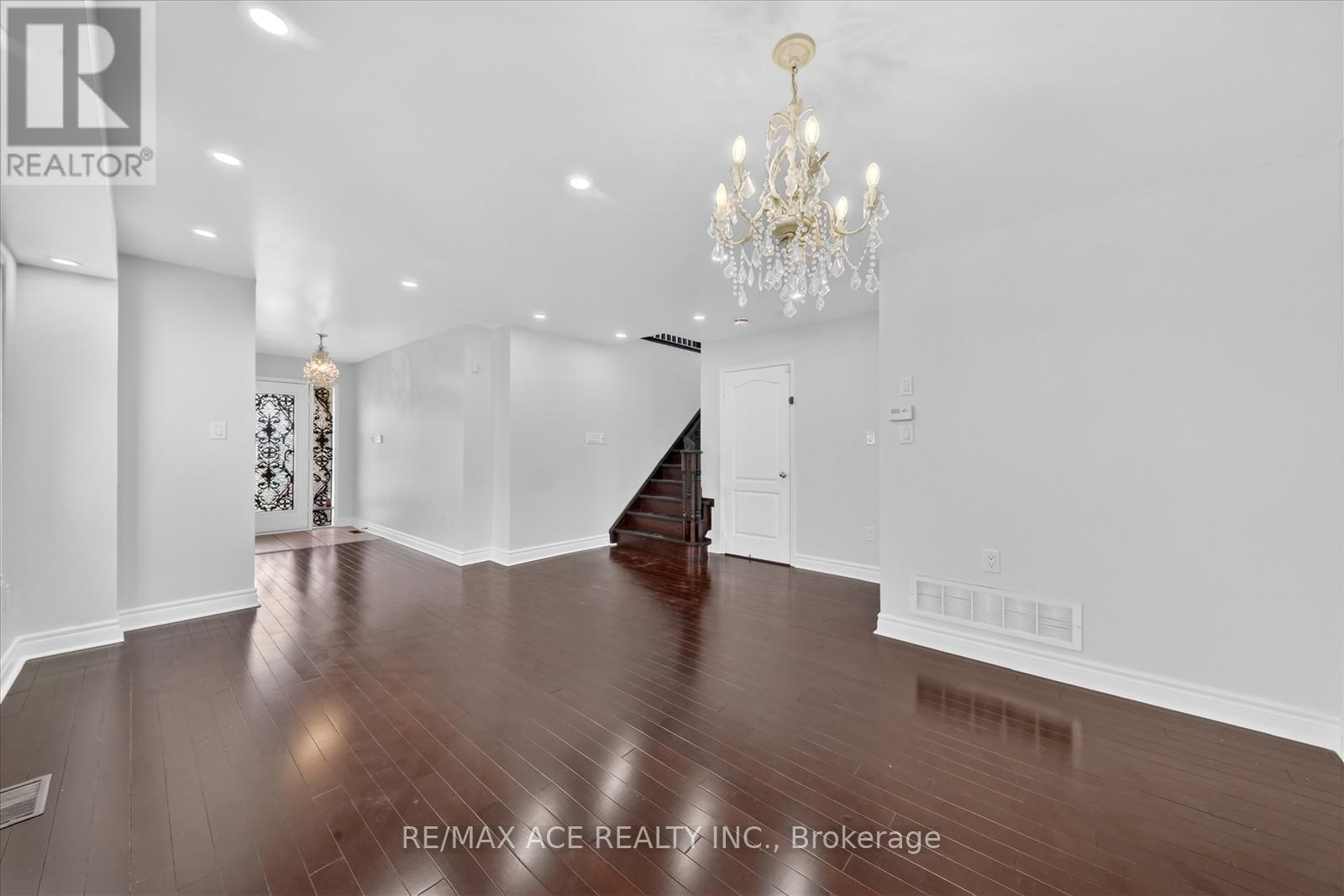 42 FEATHER REED WAY - 12