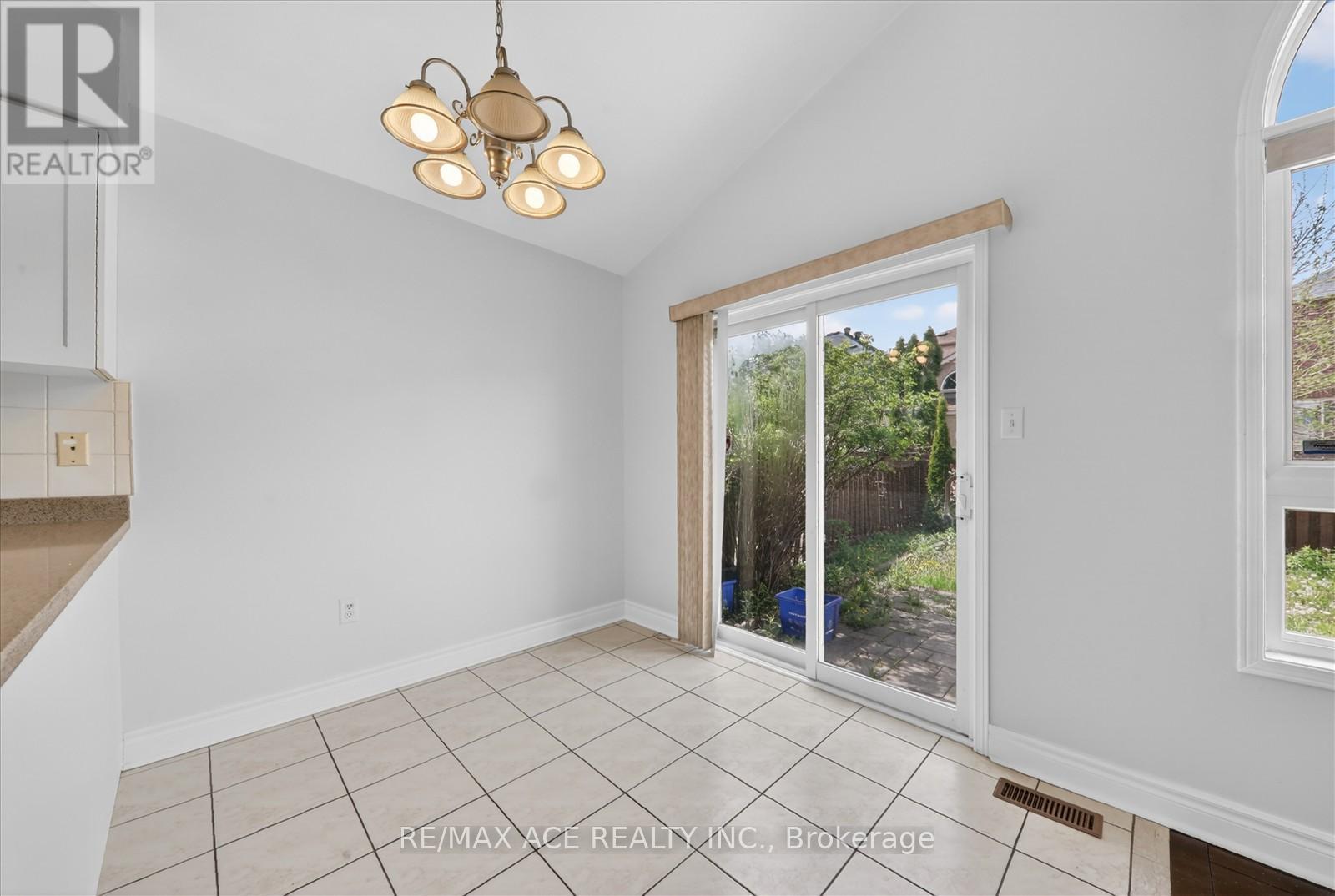 42 FEATHER REED WAY - 17