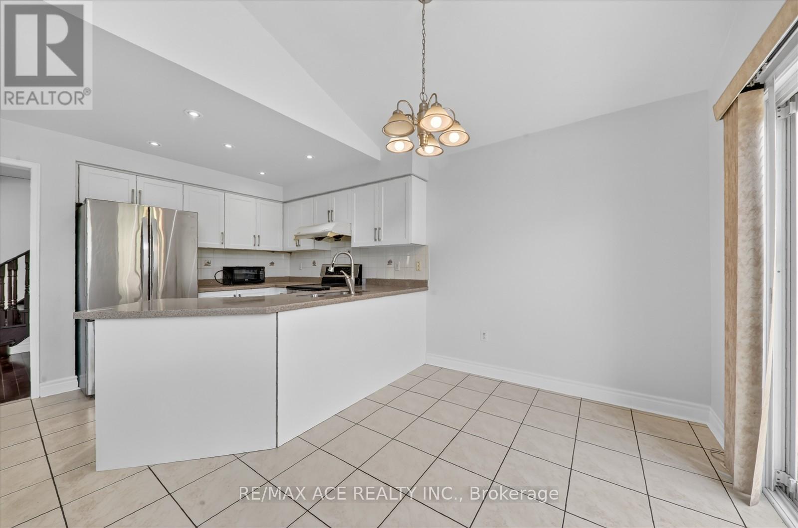 42 FEATHER REED WAY - 18
